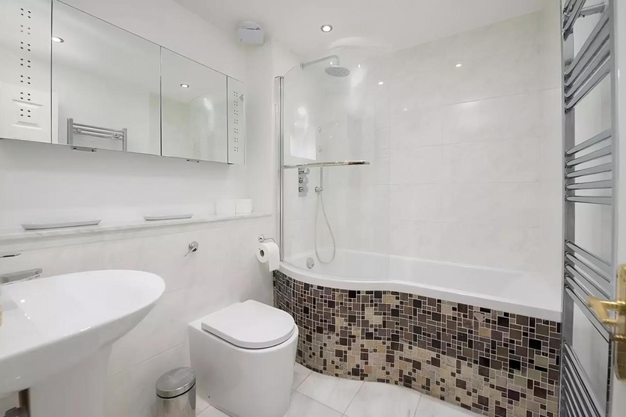 Holiday home Spacious 2-bedroom Townhouse With Garden & Patio