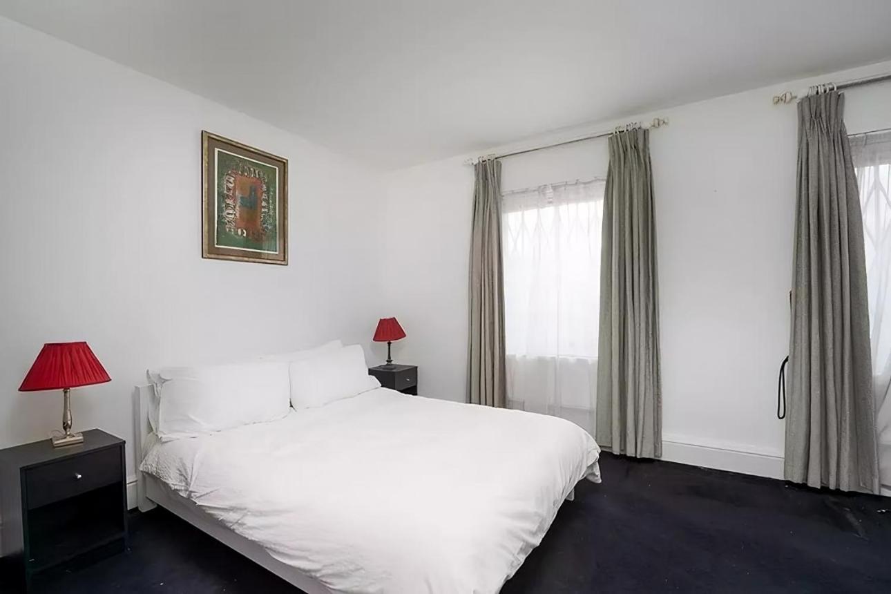 Holiday home Spacious 2-bedroom Townhouse With Garden & Patio