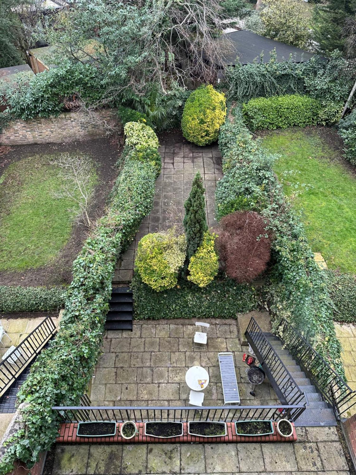 Spacious 2-bedroom Townhouse With Garden & Patio Holiday home London